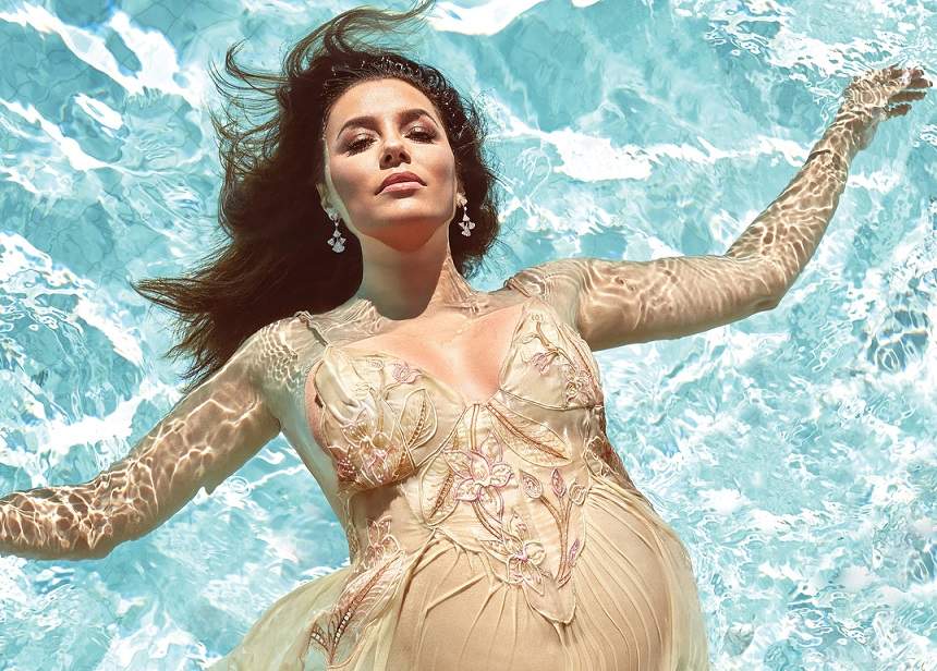 FOTO / Eva Longoria, ipostaze incendiare la piscină, în ultima lună de sarcină. Și-a expus burtica, într-o rochie udă și mulată