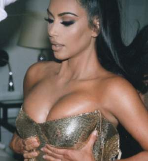FOTO / Kim Kardashian și-a înfricoșat fanii pe rețelele sociale cu un machiaj dubios. "Arăți ca un demon"