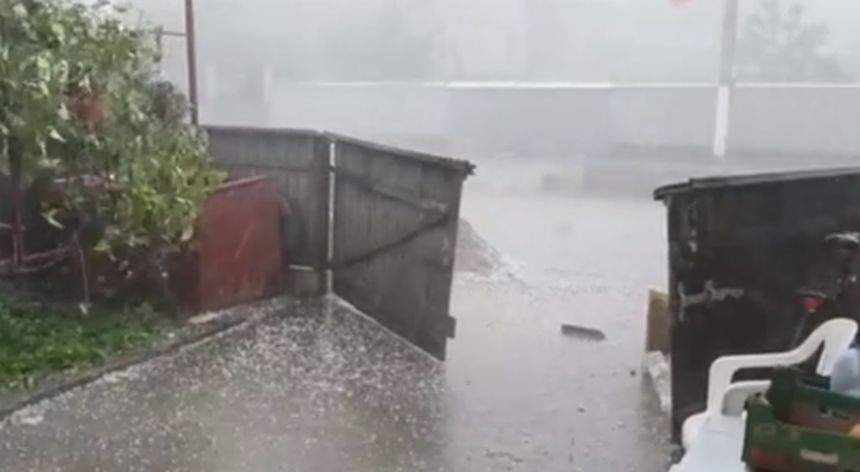 VIDEO / Imaginile dezastrului. Furtuna cu grindină din Botoşani a lăsat prăpăd în urmă
