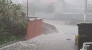 VIDEO / Imaginile dezastrului. Furtuna cu grindină din Botoşani a lăsat prăpăd în urmă