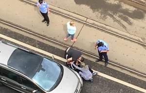 Bărbat, înjunghiat pe un bulevard din Bucureşti! Traficul a fost oprit