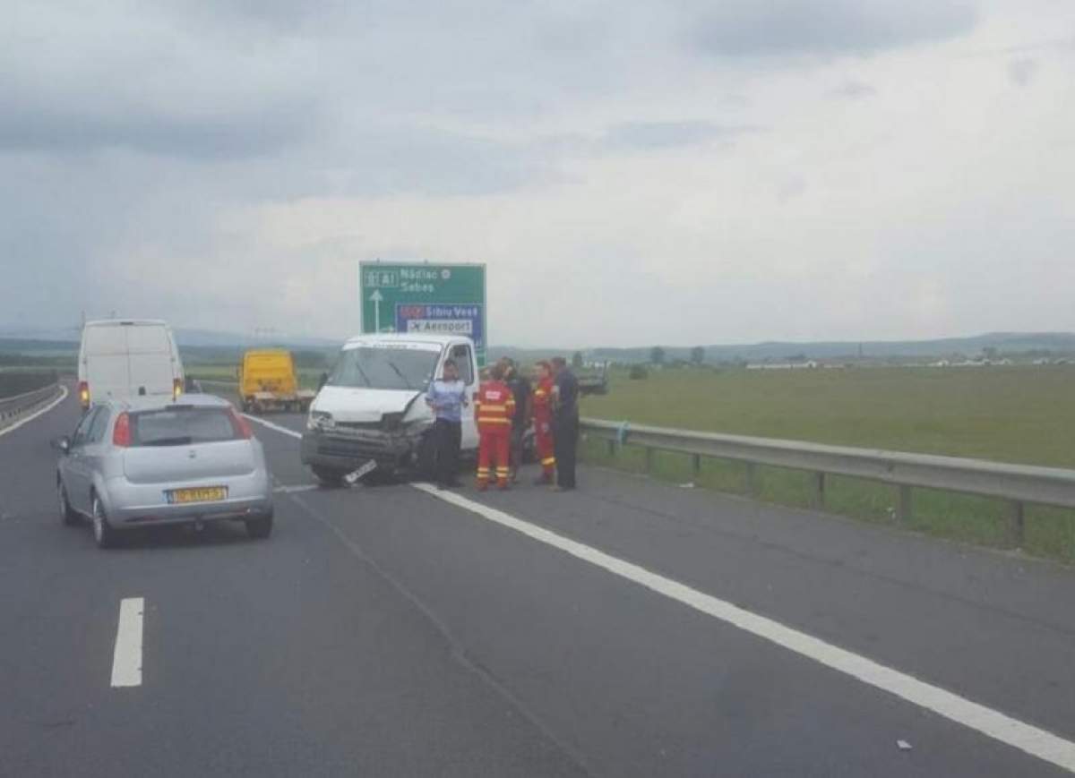 FOTO /  Accident de proporții pe autostrada A1. Un șofer beat și fără permis a băgat în spital patru oameni!