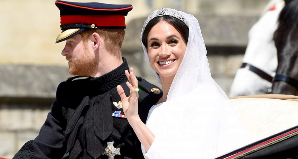 FOTO / Imagini inedite cu Meghan Markle și prințul Harry, din caleașca luxoasă. Mirii sunt în culmea fericirii