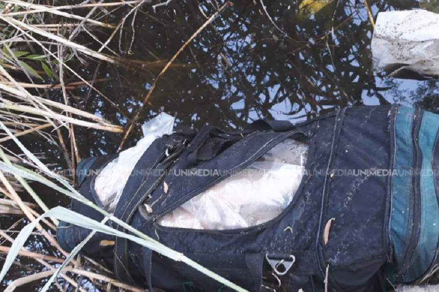 Cadavrul unei fete de 20 de ani, găsit într-o geantă pe malul unui iaz. Ce s-a descoperit pe corpul tinerei