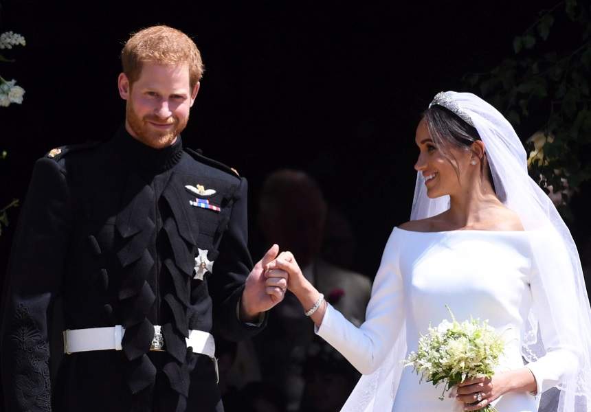 VIDEO / Meghan Markle, o nouă rochie de mireasă! Ducele și Ducesa de Sussex au plecat spre al doilea eveniment