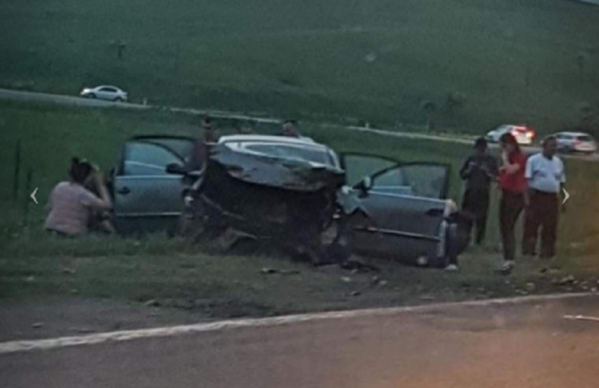 VIDEO / Accident cumplit în Cluj. O mașină a intrat pe constrasens în curbă. Un mort și cinci răniți