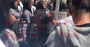 FOTO & VIDEO / EXCLUSIV: Tatăl Mădălinei, victima din Jibou, este împietrit de durere! Nu s-a dezlipit de crucea fiicei sale