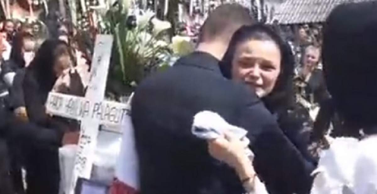 VIDEO & FOTO / Mama Mădălinei, strigăt până la cer: „Ai rupt inima în mine, cum voi mai trăi? Mă duc cu ea...!” Fata a fost înmormântată