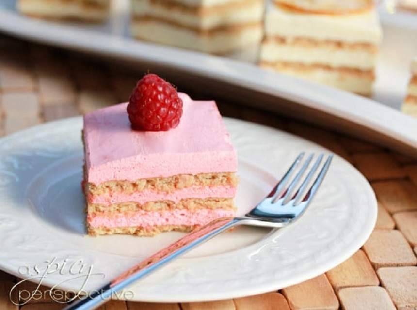 REȚETA ZILEI: Prăjitură cu mousse de jeleu! Rapid, cu doar 5 ingrediente