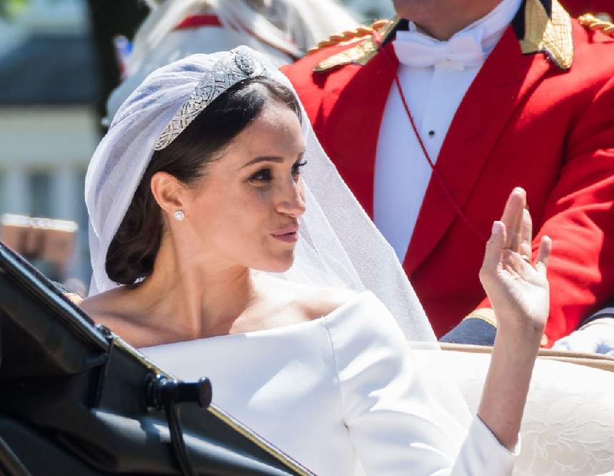 Cum să ai o coafură ca a miresei Meghan Markle în doar 15 minute