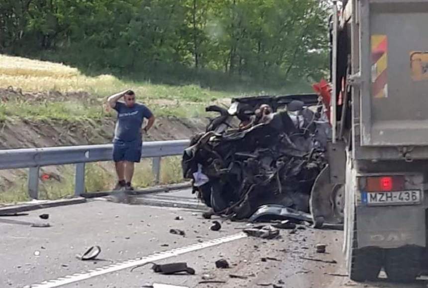 Carnagiu pe o autostradă din Ungaria! UPDATE: Presa maghiară anunţă că au murit 9 români