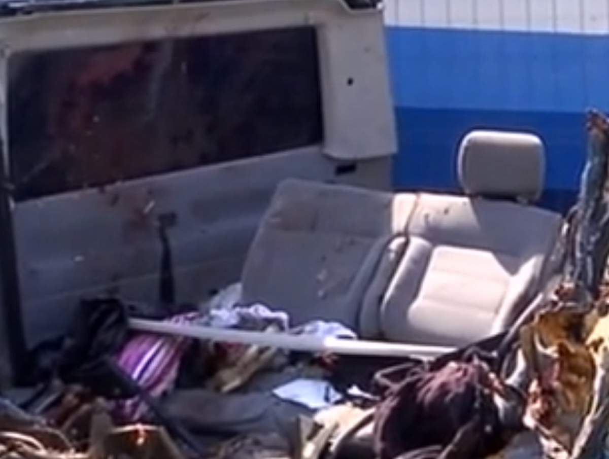 VIDEO / Imagini șocante cu „microbuzul  morții”, după cumplitul accident din Ungaria. Mașina este făcută zdrențe