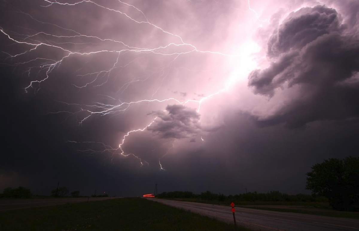 Veşti proaste din partea meteorologilor! A fost emis cod galben şi portocaliu de vreme rea