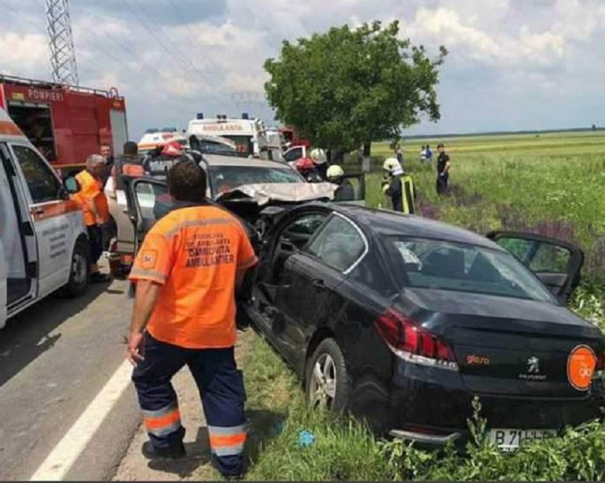 FOTO / Accident violent în Dâmbovița. O persoană a murit și alte patru sunt prinse între fiarele contorsionate