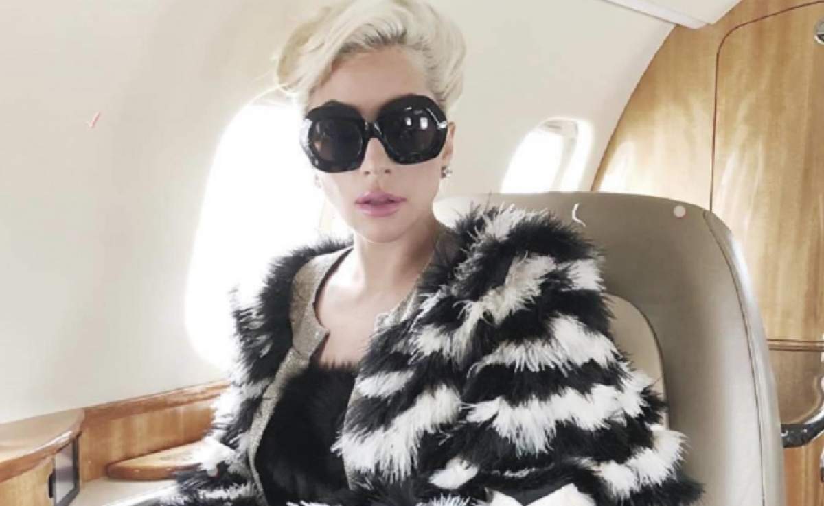 FOTO / Lady Gaga, îmbrăcată ca o bunică pe stradă. Artista a renunțat la hainele excentrice