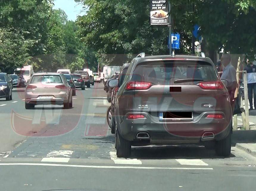 VIDEO PAPARAZZI / Aglomeraţia, bat-o vina! Unde şi-a parcat maşina Iuliana Marciuc, după ce a văzut că toate locurile erau ocupate