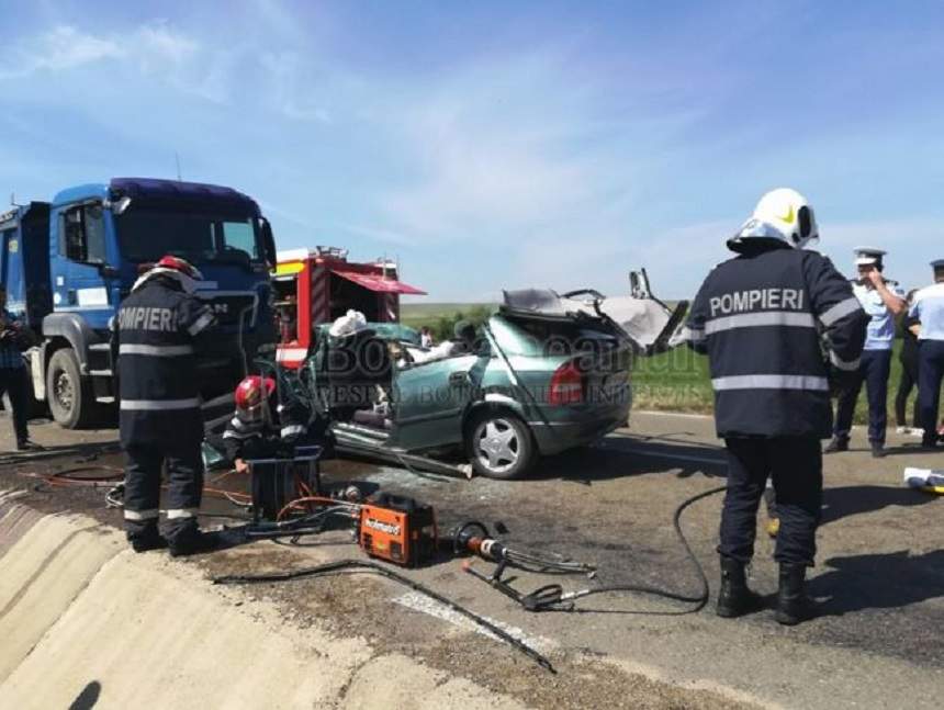 FOTO / Accident mortal pe o şosea din Botoşani! Un bărbat în vârstă de 57 de ani s-a izbit frontal de un camion