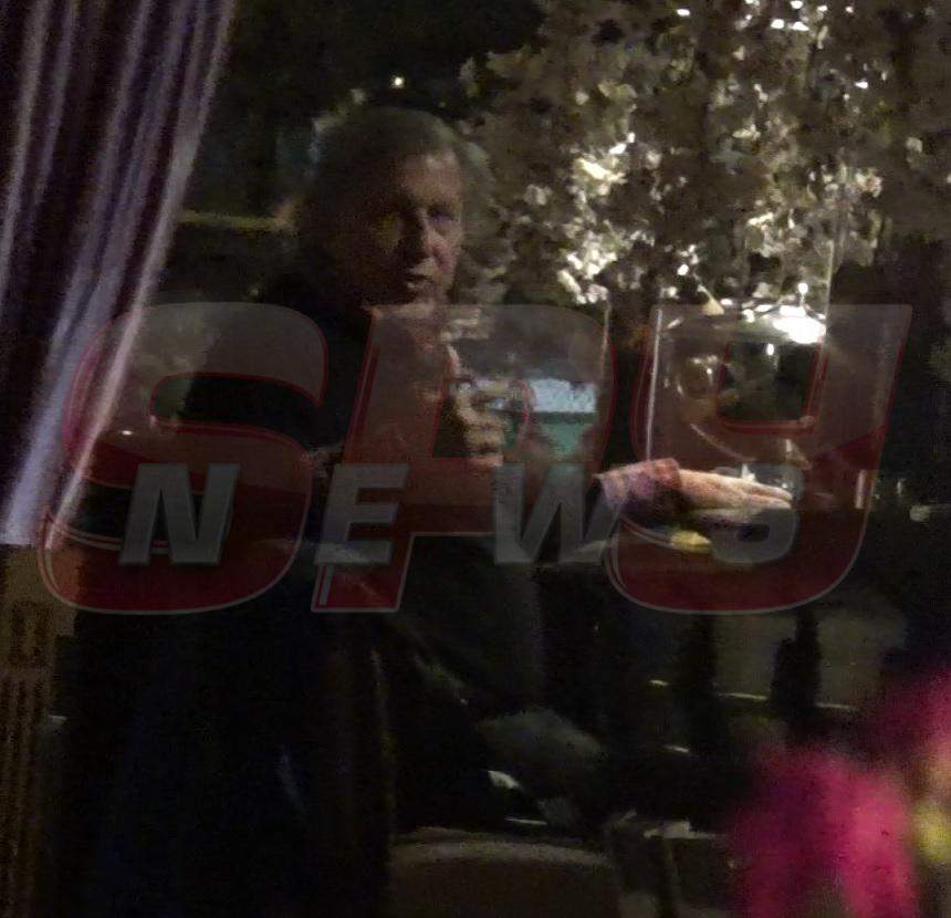 VIDEO PAPARAZZI / Ilie Năstase şi-a înecat amarul divorţului într-un bar! Imagini exclusive cu fostul tenismen