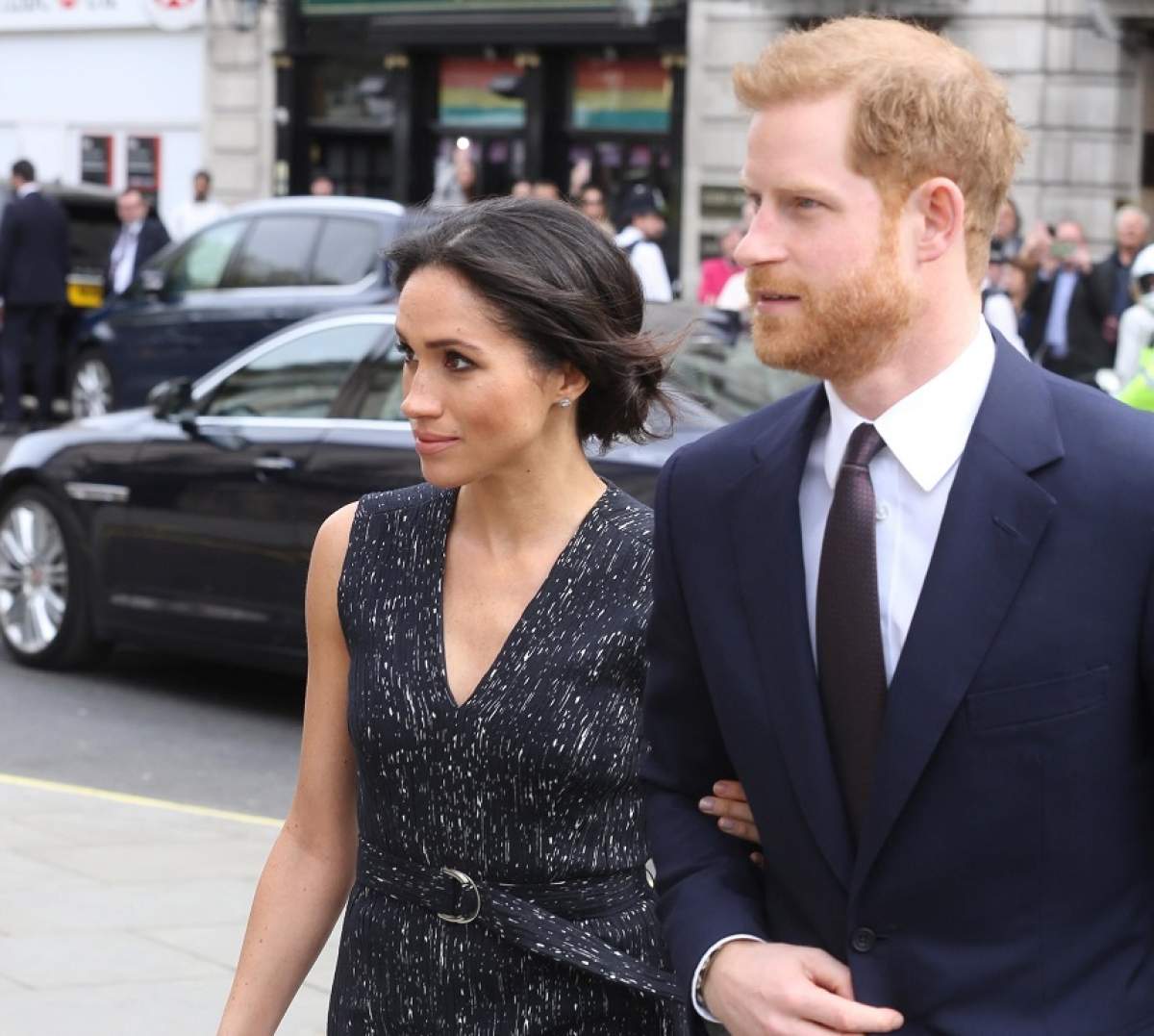 Răsturnare de situație! Cine o va conduce pe Meghan Markle la altar, în ziua nunții cu Prințul Harry