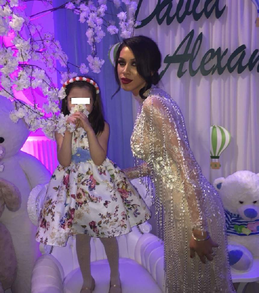 FOTO / Soţia lui Pepe, ţinută de milioane! Naşa Raluca, ameţitor de sexy la petrecerea de botez a finului său