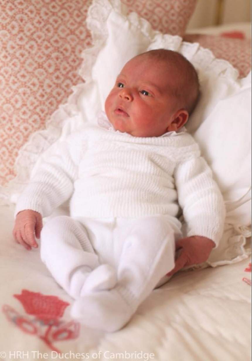 Ce dolofan e! Prima şedinţă foto a bebeluşului regal, realizată de ducesa de Cambridge