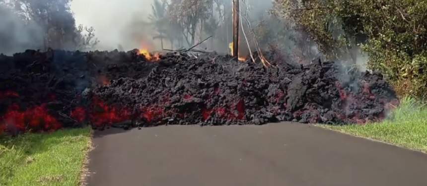 VIDEO & FOTO / Erupțiile vulcanului din Hawaii au răspândit vapori toxici peste tot. Locuitorii sunt, în continuare, evacuați