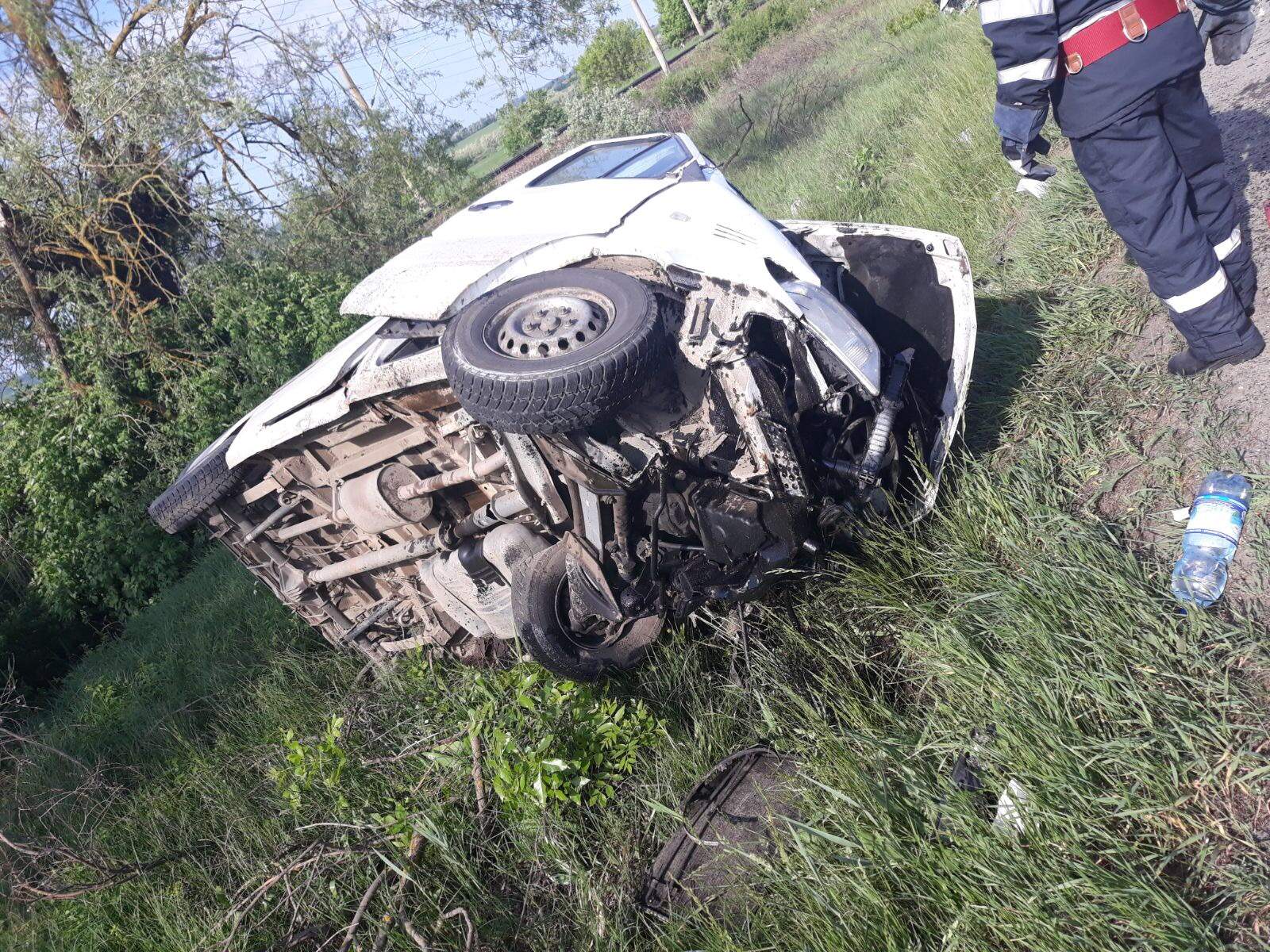 FOTO / Accident teribil pe DN17! 5 persoane au fost rănite, iar circulația este blocată