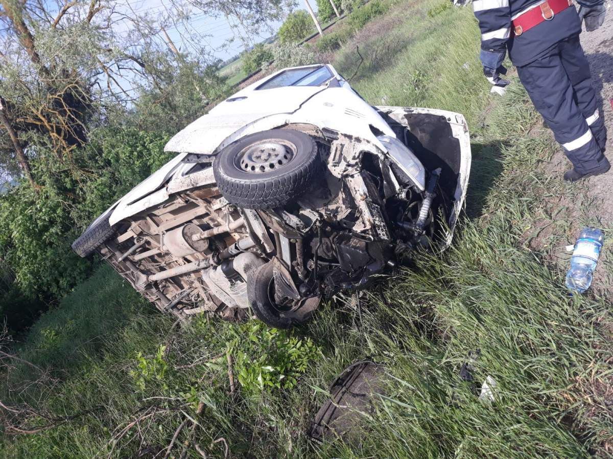 FOTO / Accident teribil pe DN17! 5 persoane au fost rănite, iar circulația este blocată