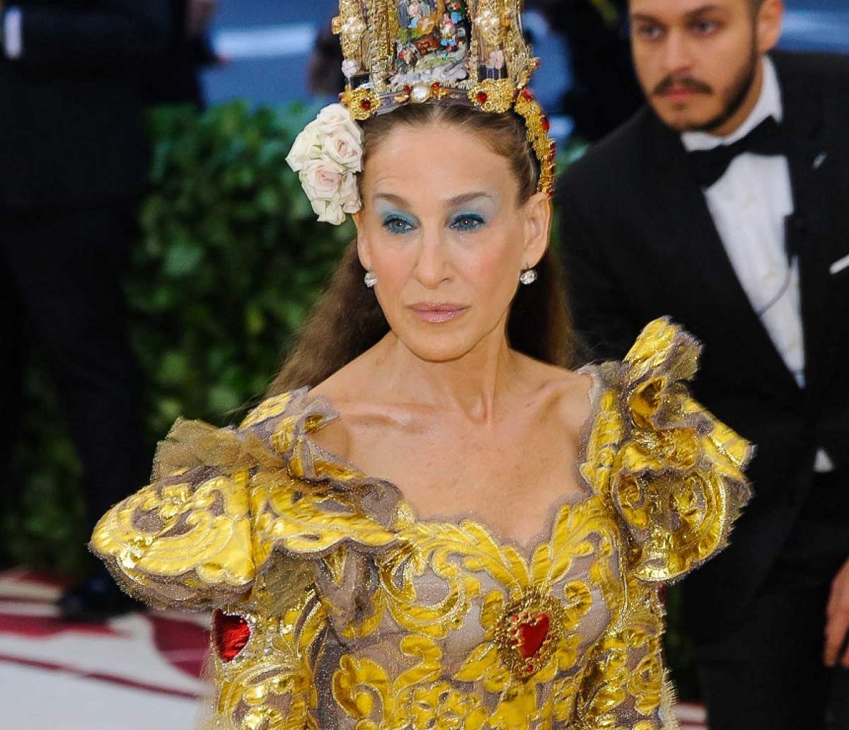 FOTO / La 53 de ani, ca la 80! Sarah Jessica Parker, criticată dur pentru cea mai recentă apariție: „Fumează 40 de țigări pe zi?!”