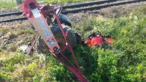 FOTO / Tractor spulberat de tren în Brașov. Un bărbat a murit pe loc