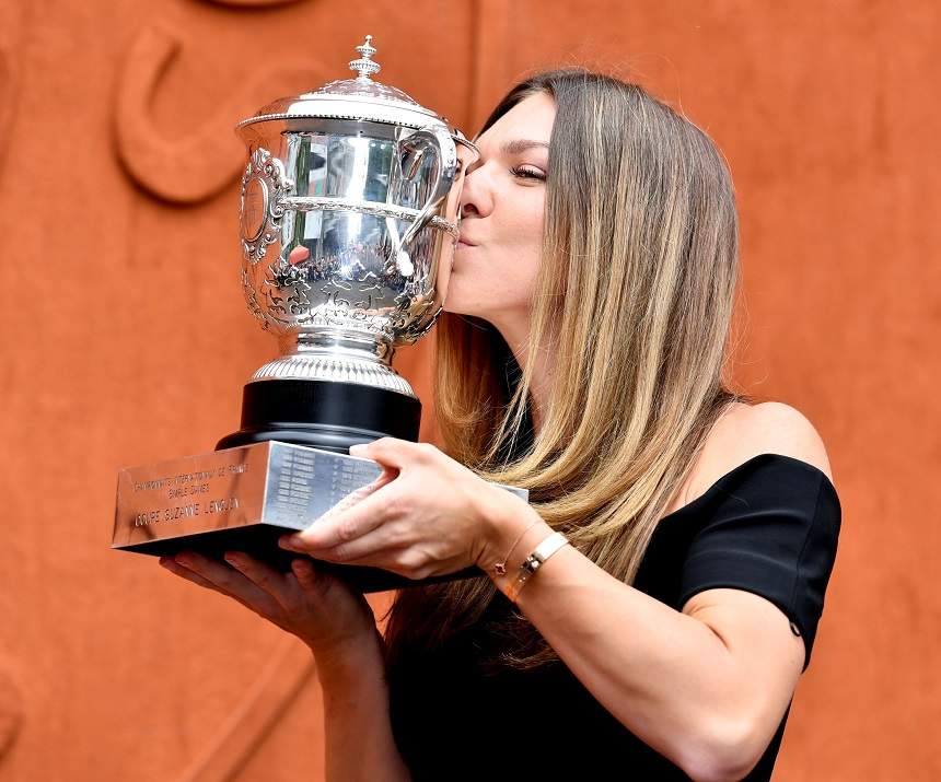 FOTO / Simona Halep, campioană și la eleganță! Ce ținută a ales românca, pentru ședința foto de după Roland Garros