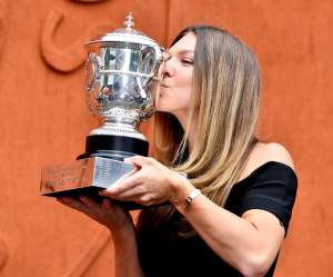 FOTO / Simona Halep, campioană și la eleganță! Ce ținută a ales românca, pentru ședința foto de după Roland Garros