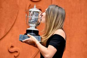 FOTO / Simona Halep, campioană și la eleganță! Ce ținută a ales românca, pentru ședința foto de după Roland Garros