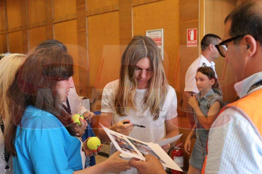 Simona Halep s-a întors în România, după victoria de la Roland Garros: „Acest trofeu este și al meu și al României”