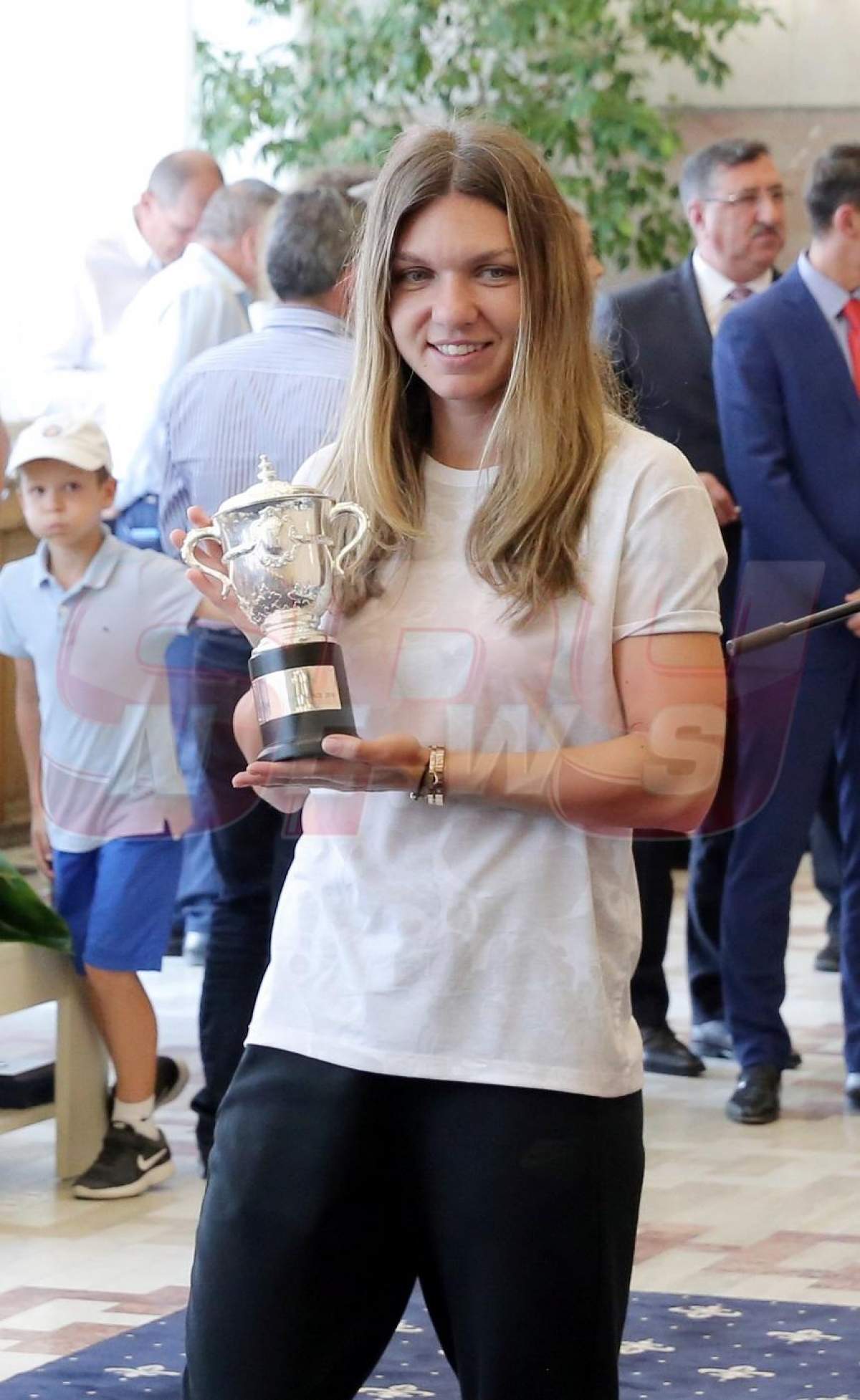 Simona Halep s-a întors în România, după victoria de la Roland Garros: „Acest trofeu este și al meu și al României”