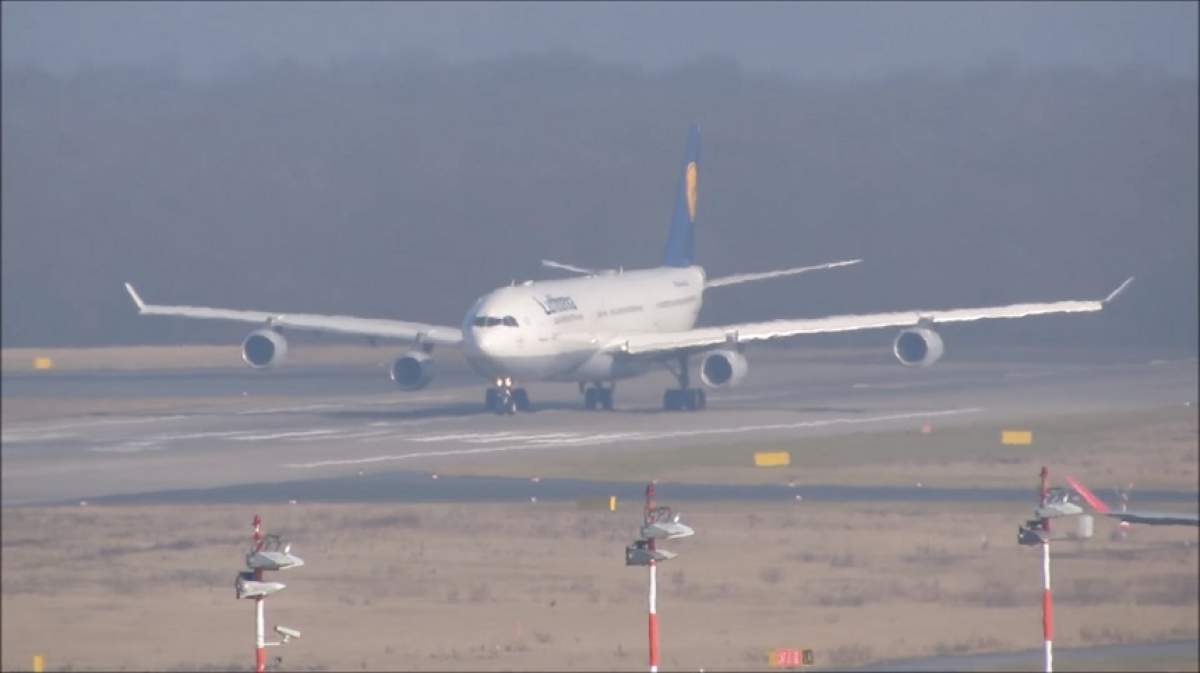 Avion în flăcări pe aeroportul din Frankfurt