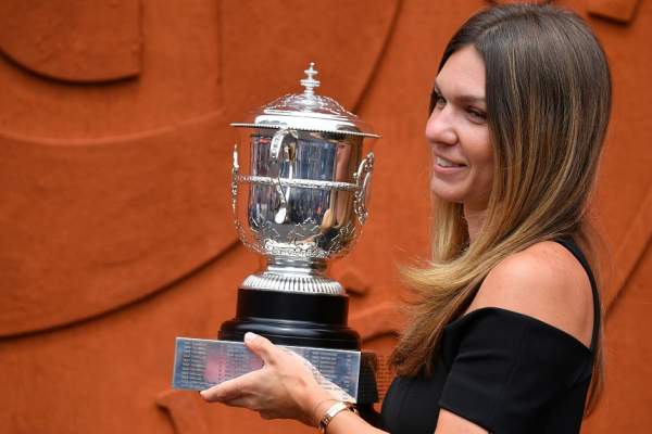 Simona Halep, oprită de poliţie chiar la plecarea de pe aeroport: "Te-am surprins cu 172 km/h"
