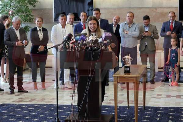 FOTO / Imediat după ce s-a întors de la Roland Garros, Simona Halep a fost cerută de soţie! Avem imagini cu frumuşelul