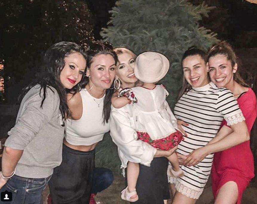 FOTO / Andreea Bălan nu-şi mai încape în piele de fericire: "Este însărcinată"