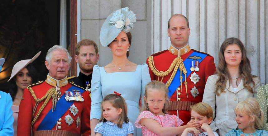 Kate şi Meghan, la un pas să ajungă la cuţite. Probleme grave pentru soţia Prinţului William din cauza cumnatei