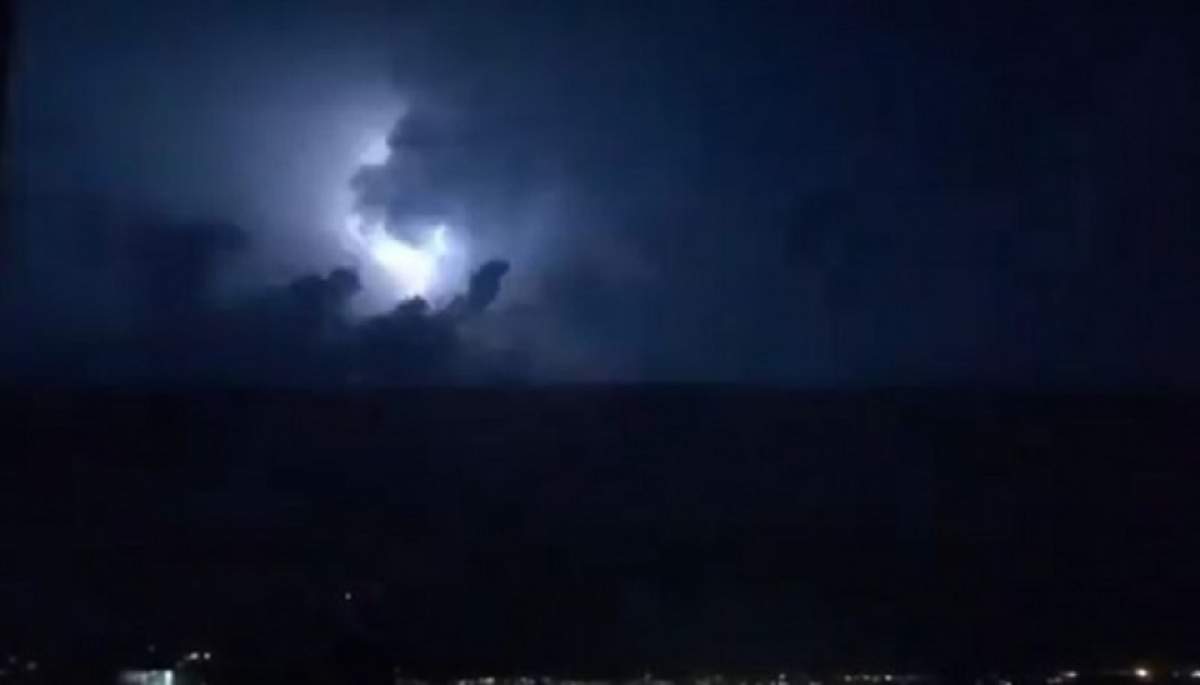 VIDEO / Imagini spectaculoase! O furtună electrică s-a dezlănțuit deasupra Clujului. Sute de fulgere au umplut cerul