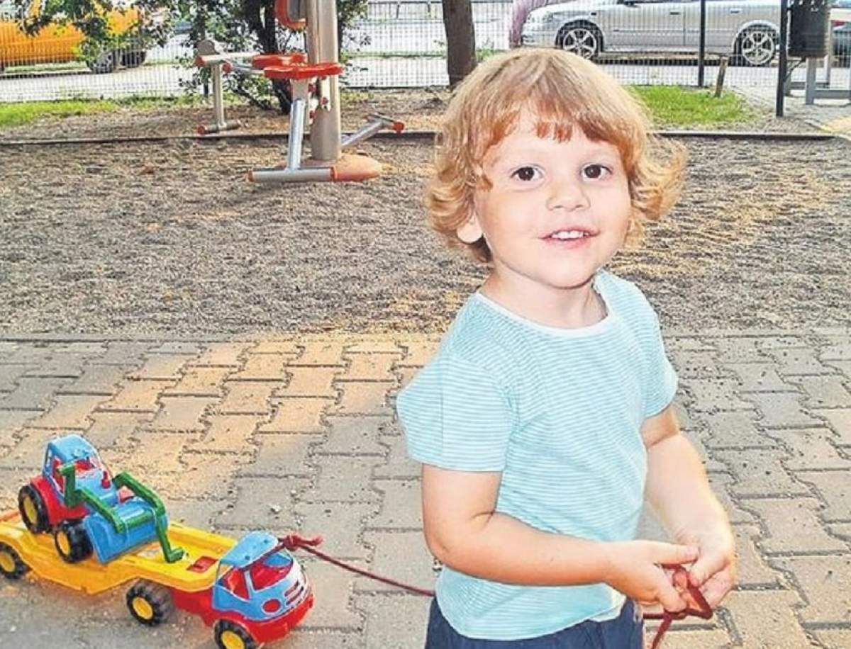 Cum îşi alină suferinţa familia lui Ionuţ Anghel, băieţelul ucis de câini. Tatăl său conduce un bolid de lux