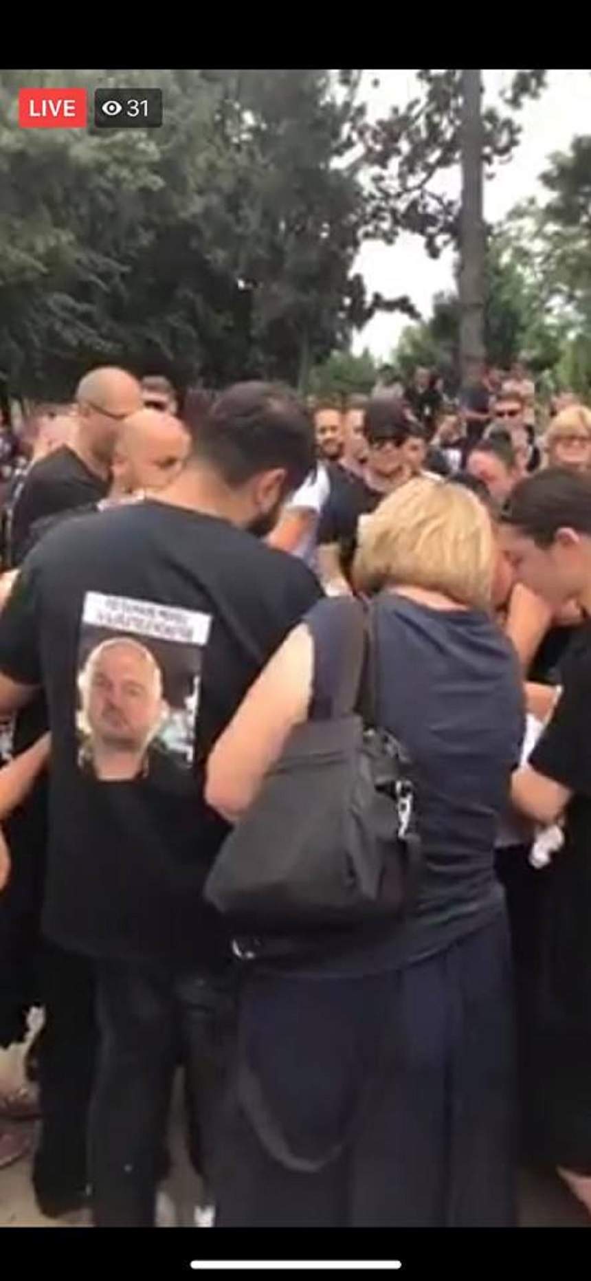 FOTO & VIDEO / "Fratele" lui Puya, condus pe ultimul drum. Florin Salam a cântat la căpătâiul mortului