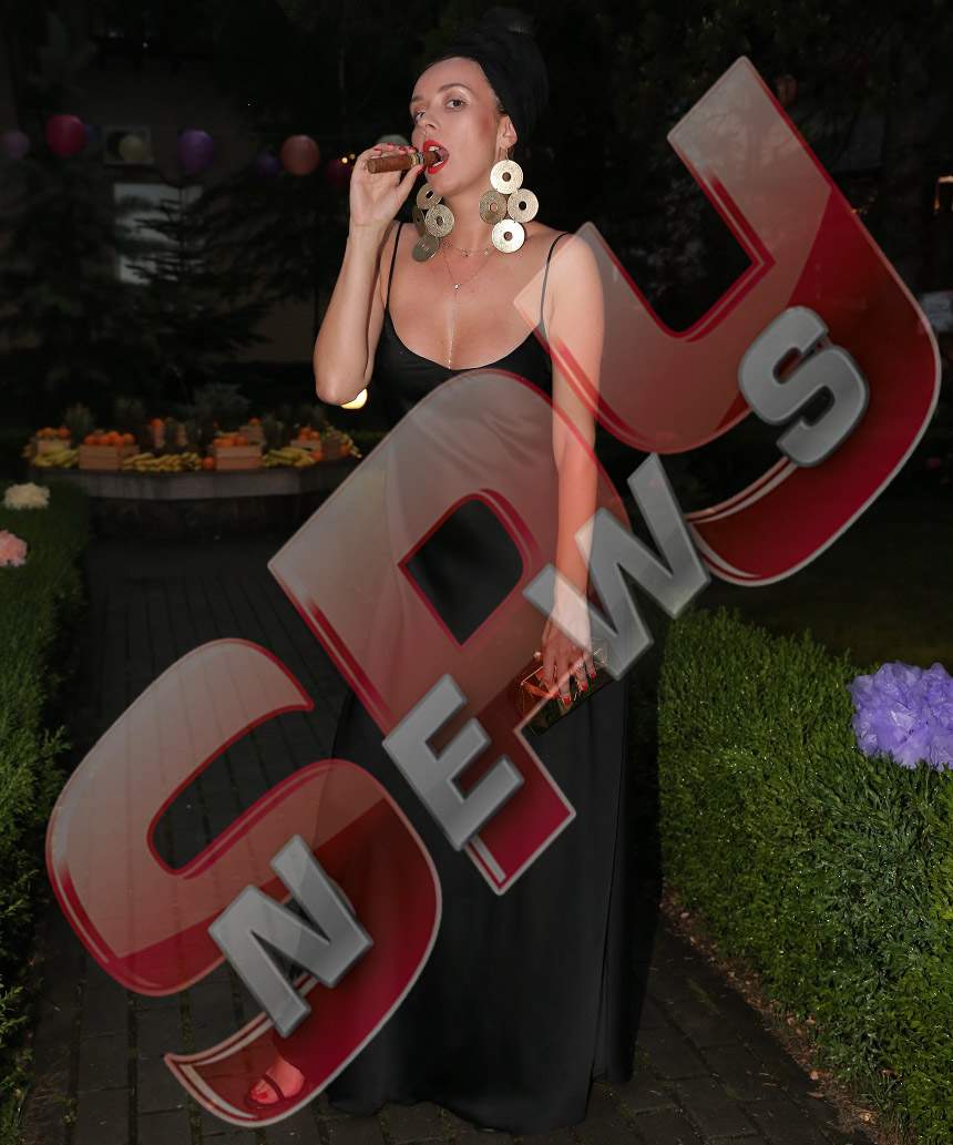 FOTO / Diana Dumitrescu îşi dă... fumuri! A luat trabucul în gură şi a făcut show în public