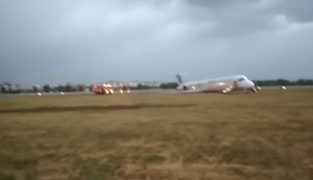 FOTO & VIDEO / Avion plin cu pasageri, prăbușit pe pistă la Kiev