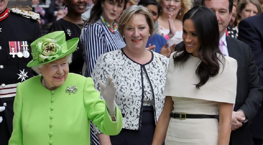 VIDEO / Momente de toată jena pentru Meghan Markle! Ducesa de Sussex a gafat în faţa Reginei