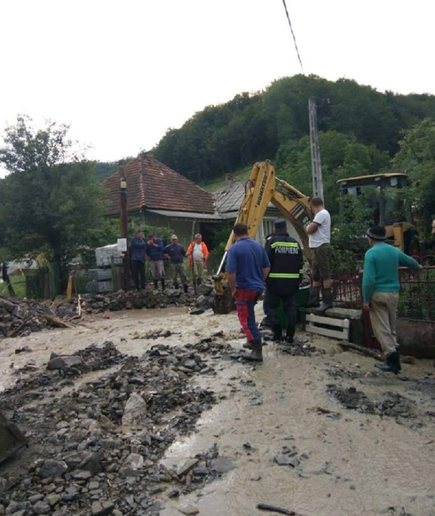 Dramatic! Un bărbat din Vâlcea, luat de viitură, a fost găsit mort