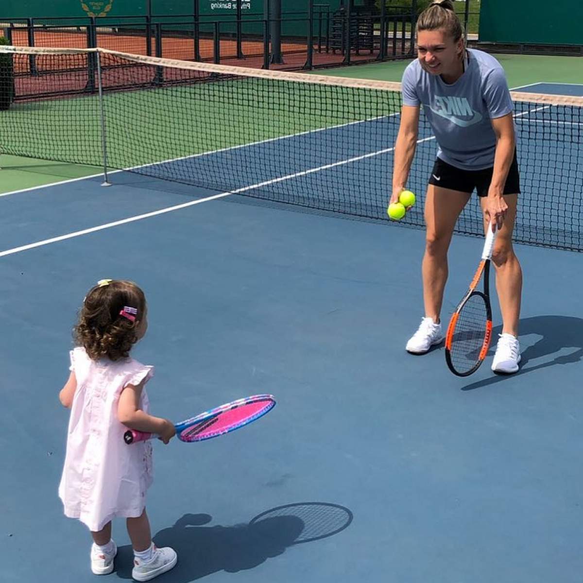 FOTO / Simona Halep a trecut la următorul nivel: „Dau prima mea lecție de tenis”