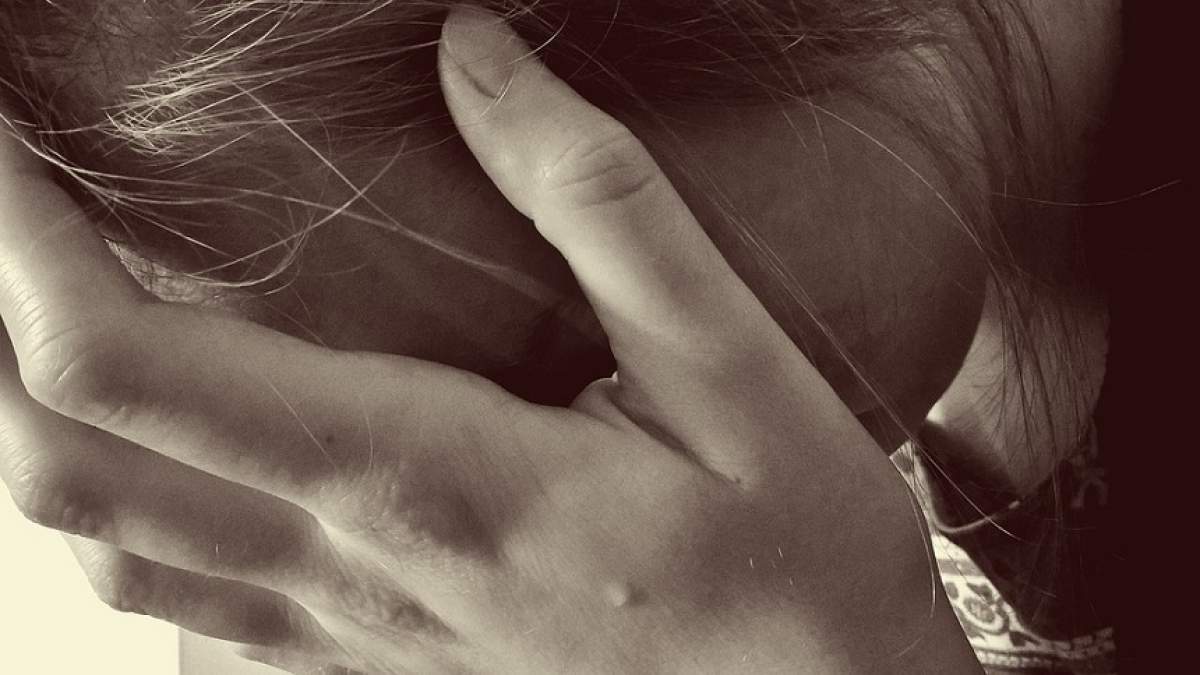 FOTO / O minoră de 13 ani a fost violată și batjocorită pe un câmp. Autorii au supus-o unor orgii greu de imaginat
