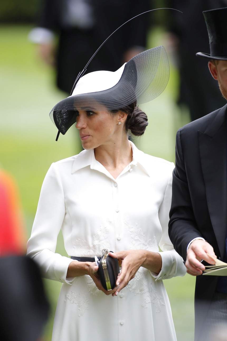 FOTO / Meghan Markle a „debutat” la Royal Ascot. Ținuta sa a captat toate privirile